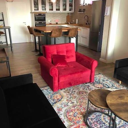 Stylisches Maybach Appartement Mit Terrasse Fuer 5 Personen, 5 Betten, Grosse Kochinsel, Homeoffice Mit 250Mbit Wlan Aidlingen Εξωτερικό φωτογραφία