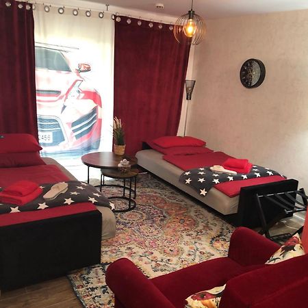 Stylisches Maybach Appartement Mit Terrasse Fuer 5 Personen, 5 Betten, Grosse Kochinsel, Homeoffice Mit 250Mbit Wlan Aidlingen Εξωτερικό φωτογραφία