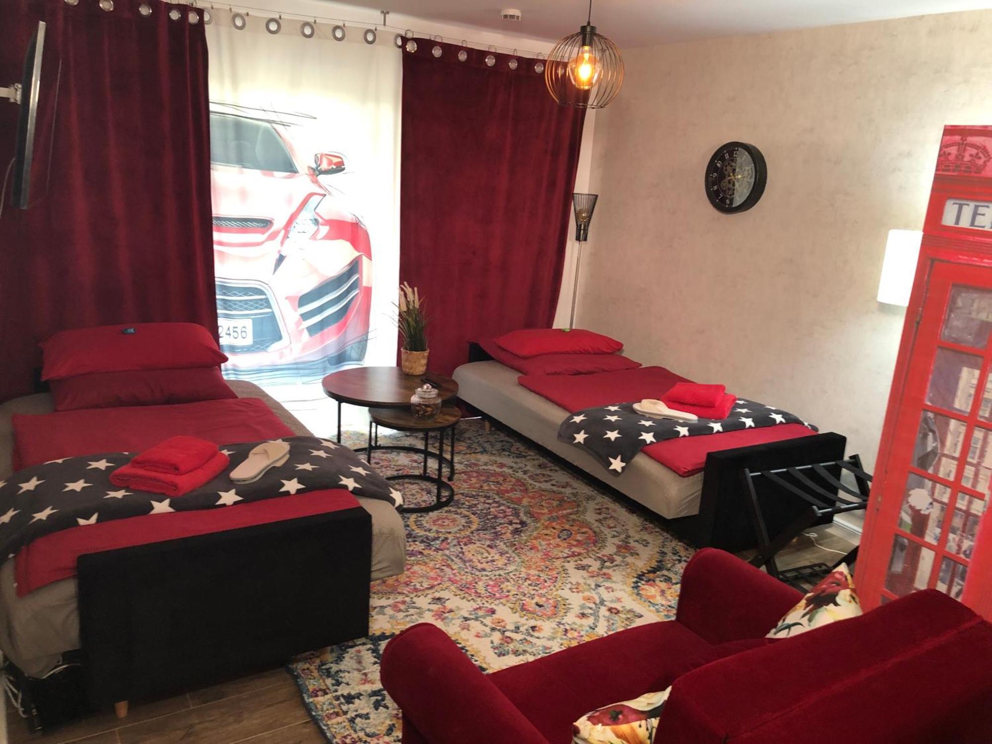 Stylisches Maybach Appartement Mit Terrasse Fuer 5 Personen, 5 Betten, Grosse Kochinsel, Homeoffice Mit 250Mbit Wlan Aidlingen Εξωτερικό φωτογραφία